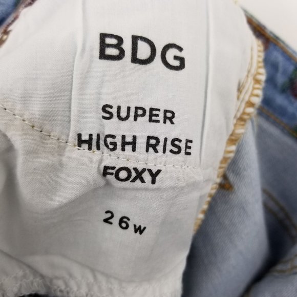 BDG Super High Rise Foxy Floral Print Shorts Size 26 - Picture 3 of 8